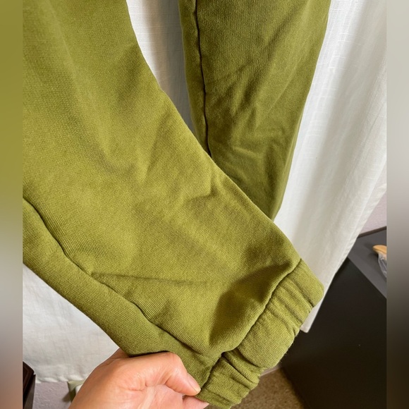 Smallable basics men’s organic cotton joggers in olive green size small. - Picture 3 of 9